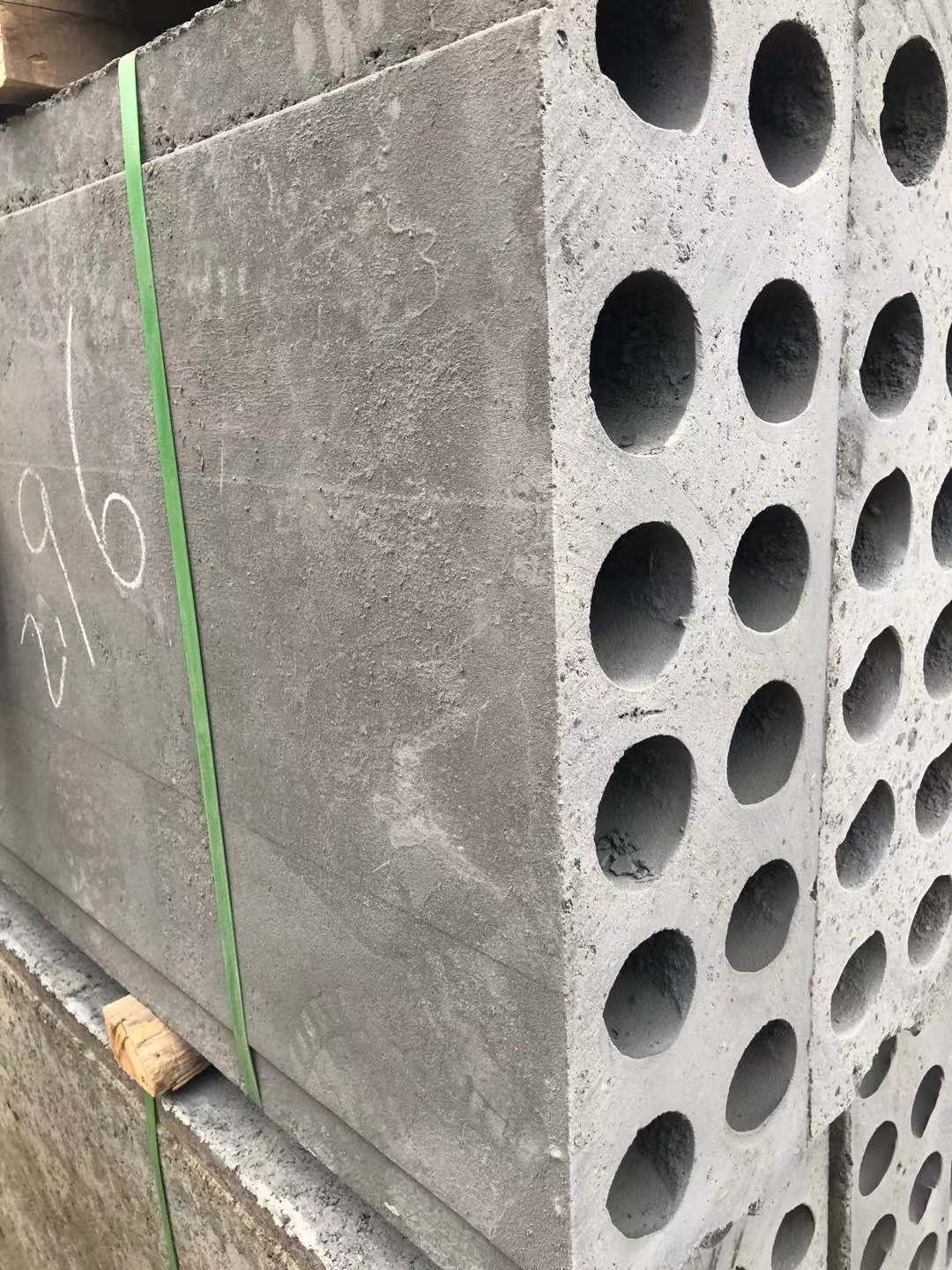 轻质隔墙板